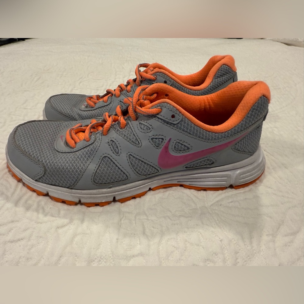 Nike gray orange pink athletic shoes sneakers women’s 7.5